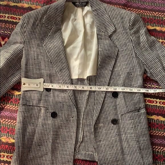 Vintage Authentic Dior Blazer - Picture 4 of 8